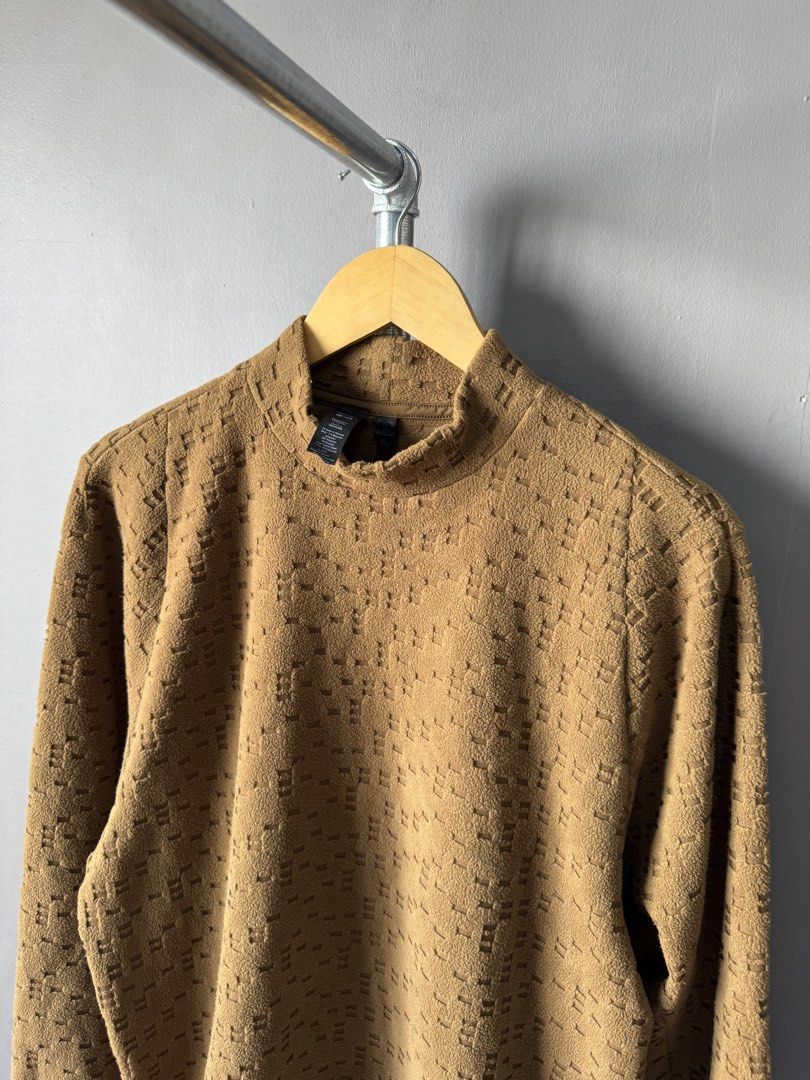Lululemon - Lab Bivium mock neck Jacket (Category: Coats, Jackets and Outerwear) located in Cabuyao City. Submitted by _streetflavor (Listing ID 1460537612, Image 3). Description: Lululemon - Lab Bivium mock neck Jacket Excellent Size: small in tag fits medium Length: 26.5 Width: 22 -899 pesos Dm.