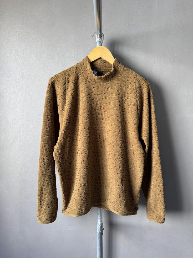 Lululemon - Lab Bivium mock neck Jacket (Category: Coats, Jackets and Outerwear) located in Cabuyao City. Submitted by _streetflavor (Listing ID 1460537612, Image 1). Description: Lululemon - Lab Bivium mock neck Jacket Excellent Size: small in tag fits medium Length: 26.5 Width: 22 -899 pesos Dm.