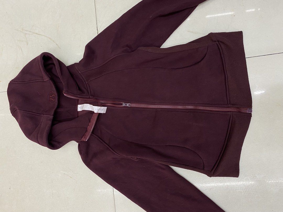 Lululemon scuba hoodie (Category: Coats, Jackets and Outerwear) located in Manila. Submitted by ercmrsmam (Listing ID 1460657221, Image 2). Description: Luluelemon scuba hoodie W17.5 L21 Color may vary due to lighting Need wash Dm if interested 📩 will be posted on my carousell acc⬇️ Check out ercmrsmam listings on #Carousell: https://carousell.app.link/mu0SnqUHP3b 📍baclaran paranaque metro manila 🛵jnt/lalamove courier 💵 mop: gcash.