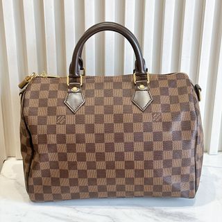 (Category: ) located in . Submitted by ohmylux_official (Listing ID 1460540863, Image 1). Description: .