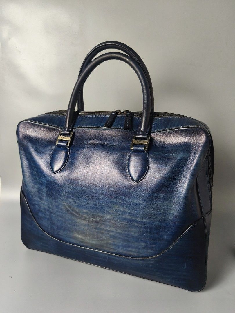 Magnanni Briefcase Hand Bag (Category: Luxury Bags & Wallets) located in Bulacan. Submitted by 4kcollection (Listing ID 1460597582, Image 3). Description: Magnanni Briefcase Hand Bag (Rare) Pre-loved from Japan Very Good Condition Size: Large Ykk Zip Normal sign of usage Perfect like Vintage vibes✨ No major issue Dm for sure buyer 📩 MOP: Gcash / Maya / BPI Courier: J&t / Lbc / Lalamove Location: SJDM Bulacan.