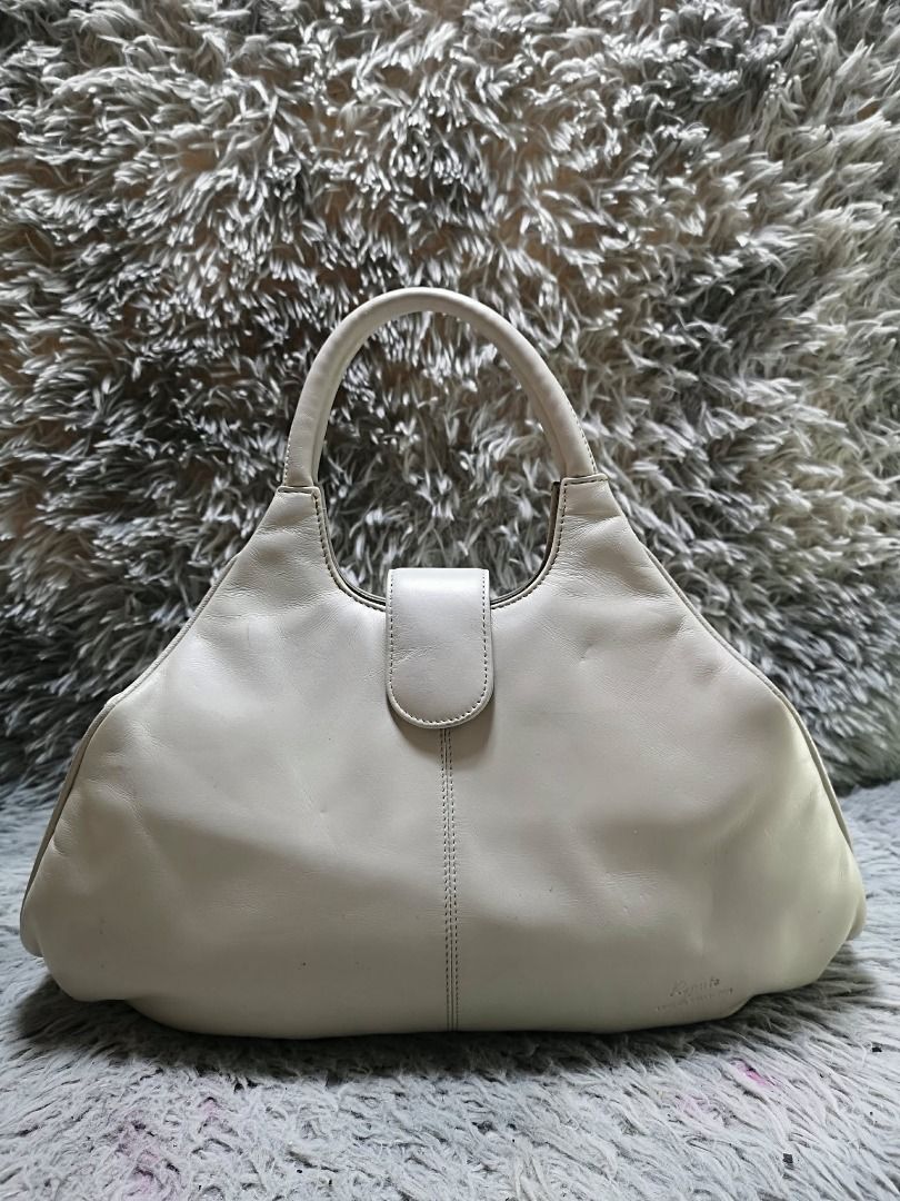 Magnetic Snap Flap Closure Hobo Style Hand Bag (Category: Purses & Pouches) located in Santa Cruz. Submitted by jmy_surplus.2 (Listing ID 1460579828, Image 1). Description: Size ; L - 11 W - 16 Color ; Light Grey Type ; Hand bag Brand ; No brand Material ; Leather Style ; Matte Leather Hand bag LR 167 JMY 1 Batch #219.