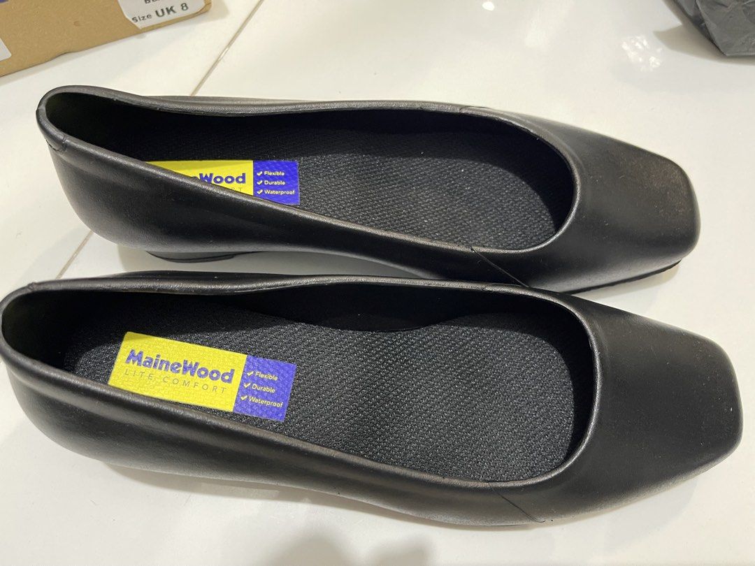 mainewood black school shoes (Category: Flats & Sandals) located in Taguig. Submitted by clovercart (Listing ID 1460530503, Image 2). Description: ⟡ margaret new york style — PHP 230 ⤷ EU 38 ⤷ brand new (never used) ⤷ purchased from Mainewood on perfect for this rainy season (water-resistant) rfs: bought the wrong size 🏷️ black school shoes flats semi heels .