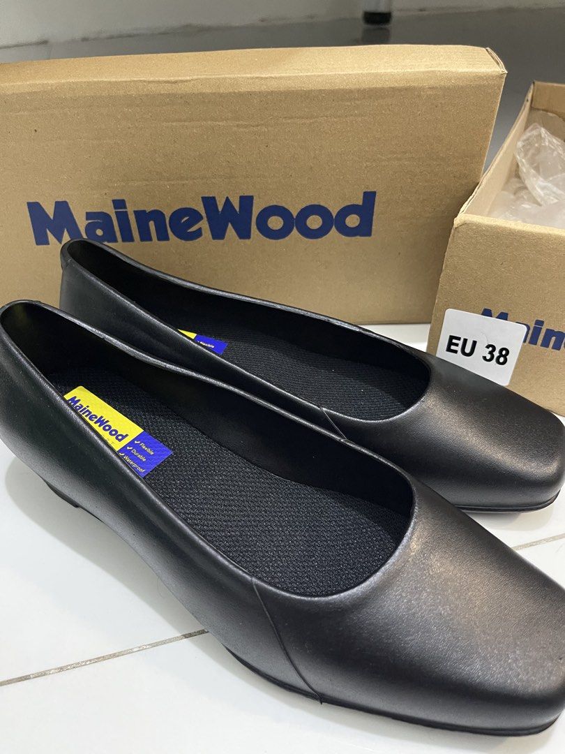 mainewood black school shoes (Category: Flats & Sandals) located in Taguig. Submitted by clovercart (Listing ID 1460530503, Image 1). Description: ⟡ margaret new york style — PHP 230 ⤷ EU 38 ⤷ brand new (never used) ⤷ purchased from Mainewood on perfect for this rainy season (water-resistant) rfs: bought the wrong size 🏷️ black school shoes flats semi heels .