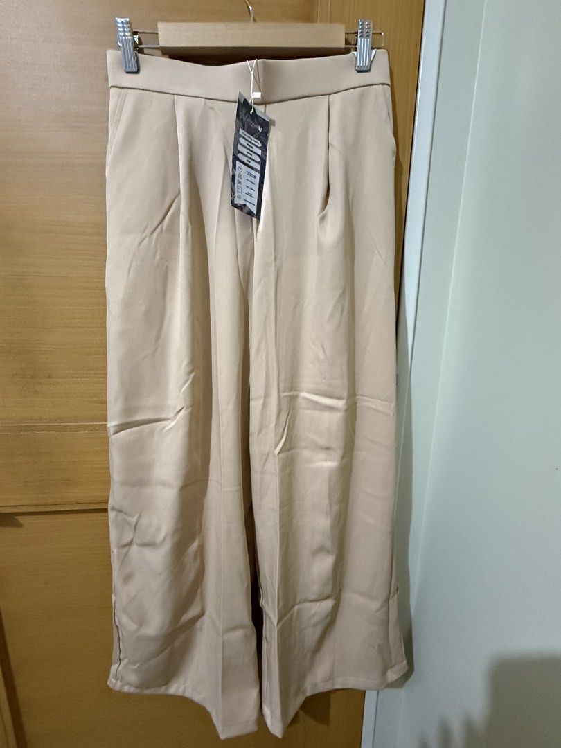 Maisie beige pants (Category: Other Bottoms) located in Taguig. Submitted by happy.viascloset (Listing ID 1460697706, Image 1). Description: .