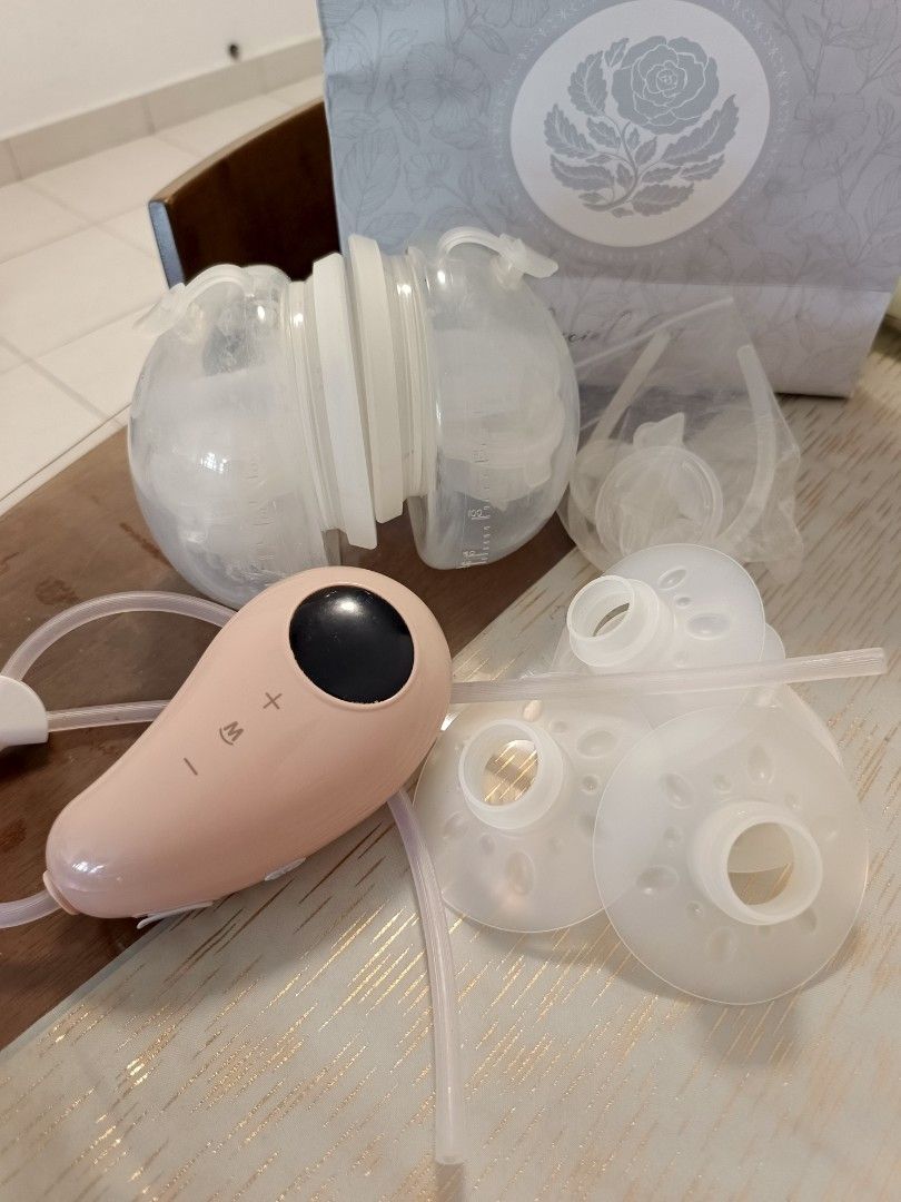 Malish Lying Pump (Category: Breastfeeding & Bottle Feeding) located in Kuala Lumpur. Submitted by marchflower (Listing ID 1460674813, Image 1). Description: used for 4 months only motor and pump acessories working good spare part and insert included only no lanyard selfpickup at Setapak.