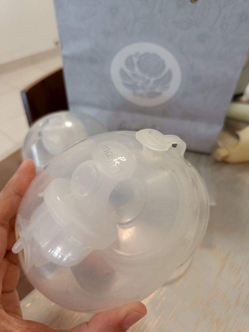 Malish Lying Pump (Category: Breastfeeding & Bottle Feeding) located in Kuala Lumpur. Submitted by marchflower (Listing ID 1460674813, Image 2). Description: used for 4 months only motor and pump acessories working good spare part and insert included only no lanyard selfpickup at Setapak.
