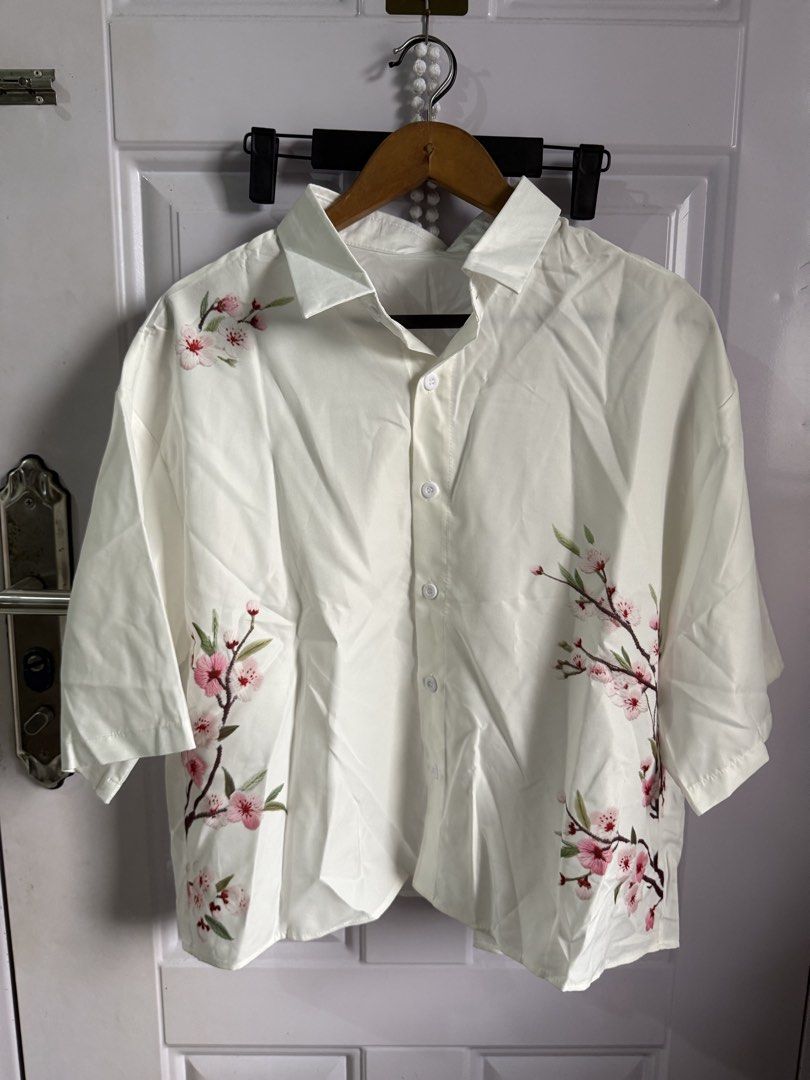 MANFINITY Printed Button Down Polo (Category: Tshirts & Polo Shirts ) located in Las Pinas. Submitted by sellerkjb (Listing ID 1460711301, Image 2). Description: BRAND NEW MEDIUM ON TAG OVERSIZED BOXY Bust: 50in Length: 23.6/22.8in.