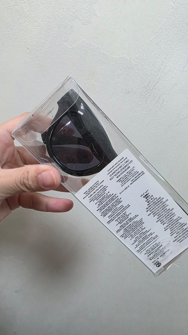 Mango Cat Eye Sunglasses (Category: Sunglasses & Eyewear) located in Muntinlupa City. Submitted by dogsmakemehappy (Listing ID 1460512481, Image 3). Description: - Mango Cat Eye Sunnies - Color: Black - Style: Sunglasses - For: Women - Includes: Original box - Ideal for: Everyday wear - Reference: 87035684 G559 WOMAN.