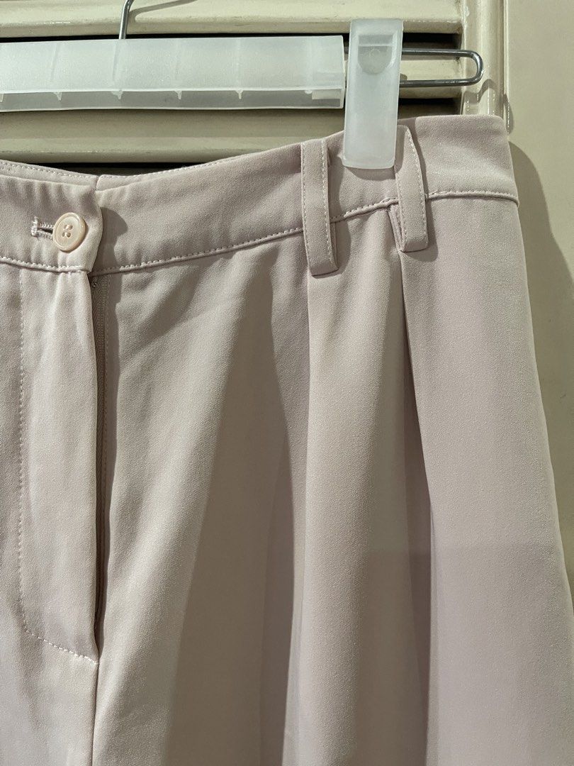 Mango culottes xs (Category: Other Bottoms) located in Quezon City. Submitted by shopnkeep (Listing ID 1460533569, Image 3). Description: Mango Culottes blush color Mop: bpi gcash Shipping: c/o buyer loc qc.