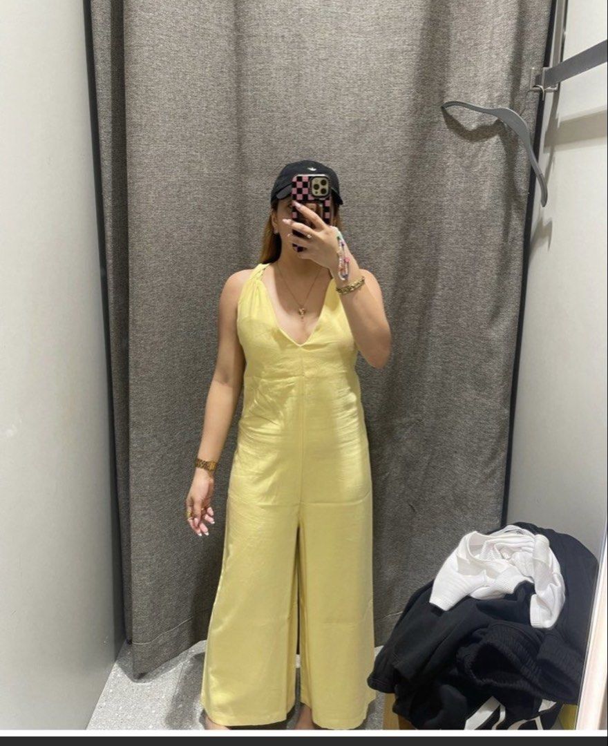 MANGO JUMPSUIT (Category: Jumpsuits) located in Makati City. Submitted by sassywear.ph (Listing ID 1460653082, Image 1). Description: Authentic mango, super nice in actual and also very comfy when worn. Used once lang in my Taiwan trip. Fits xs/small..