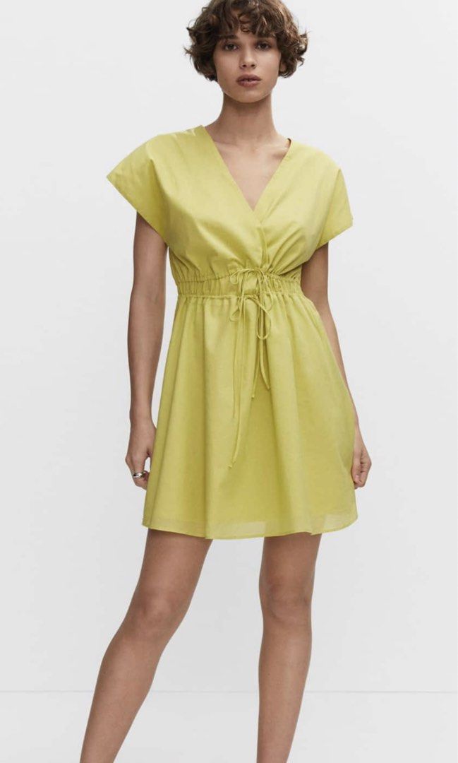 Mango Printed double-bow dress (Category: Dresses) located in Manila. Submitted by glen_n (Listing ID 1460682481, Image 1). Description: Original Mango Printed Double-Bow Dress in Lime Size: Small (fit up to medium size) Condition: Preloved in good condition with normal signs of usage, but still very wearable with no major issues. Please manage your expectations as this is a preloved item. SRP: ₱2,395 ❌NO When worn ❌NO Sh0pee checkout ❌ Strictly 