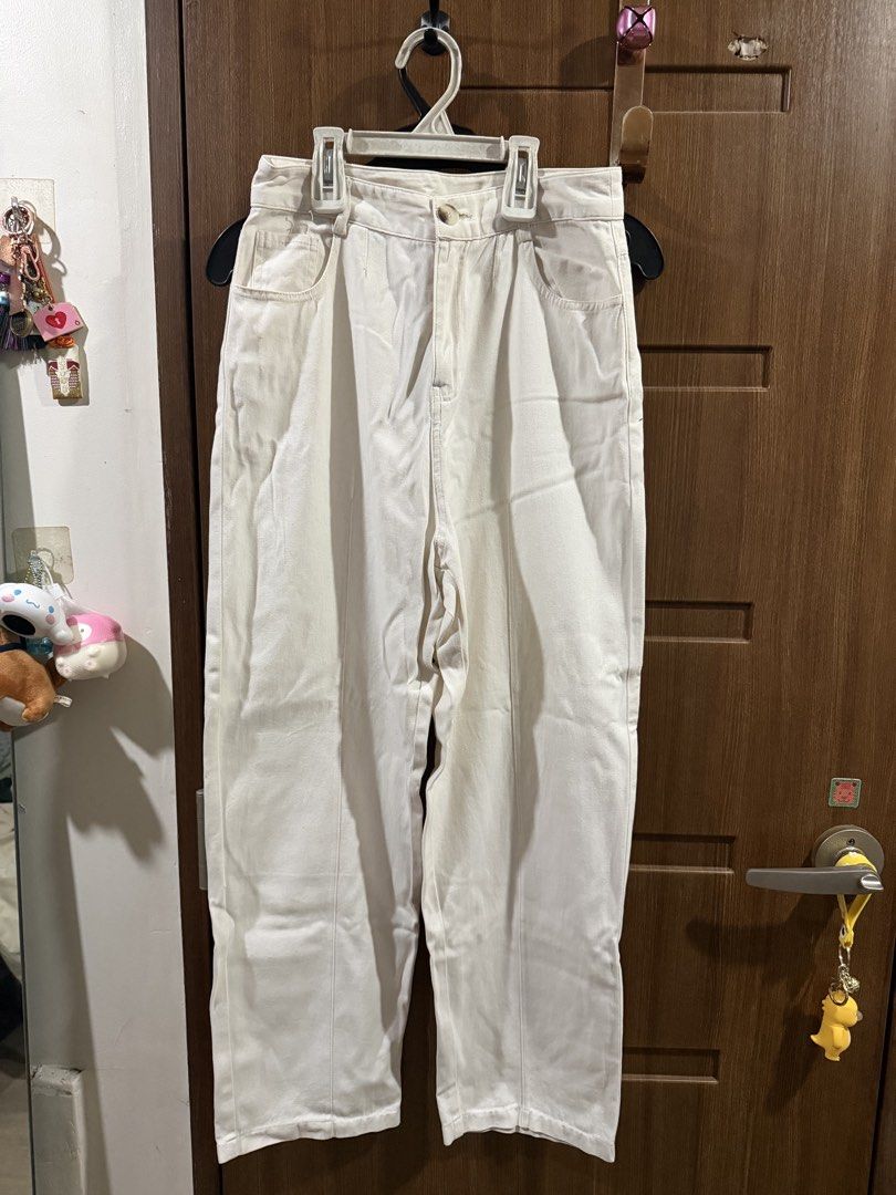 Mantou Clothing Sandy Pants (Category: Other Bottoms) located in Taguig. Submitted by leonafern (Listing ID 1460522789, Image 3). Description: Brand: Mantou Clothing Size: Large (Waist 26-27) Shipping c/o buyer.