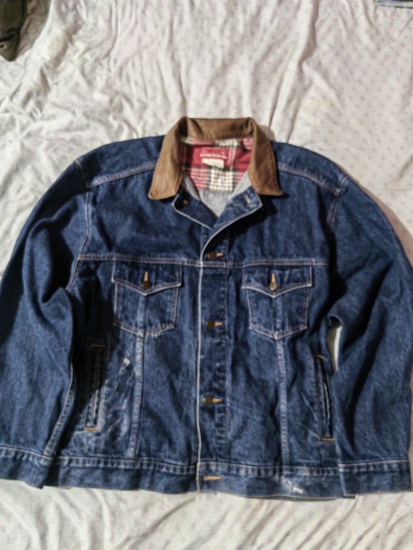 Marlboro Country Denim Jacket (Category: Coats, Jackets and Outerwear) located in Manila. Submitted by cloudadrian (Listing ID 1460630220, Image 3). Description: selling my Marlboro Denim jacket for 2k in good condition. Made in Canada. selling this around Metro only. Rfs: need funds for medical purposes..
