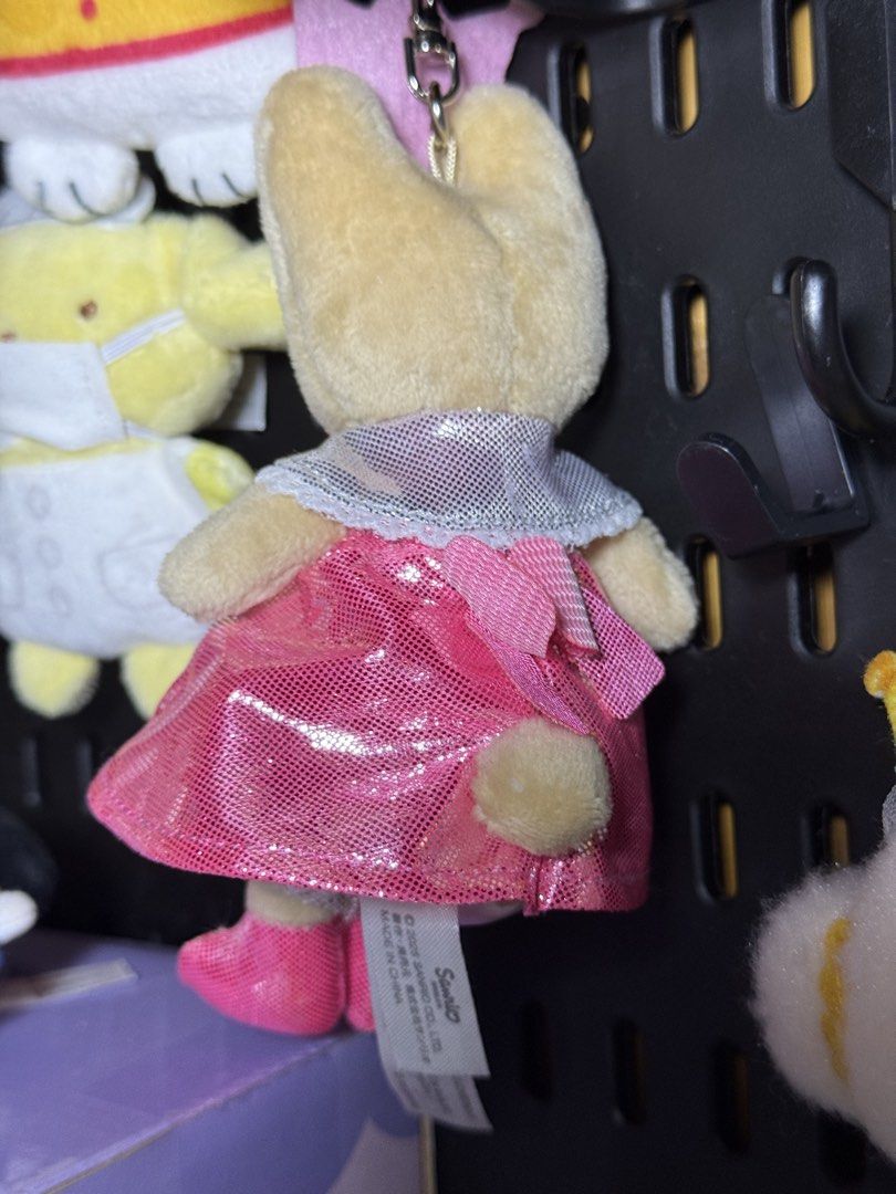 Marroncream confirmed diamond blind box japan (Category: Designer & Blind Box Toys) located in Taguig. Submitted by karabelle19923 (Listing ID 1460523381, Image 3). Description: Diamond bb complete with accessory case.