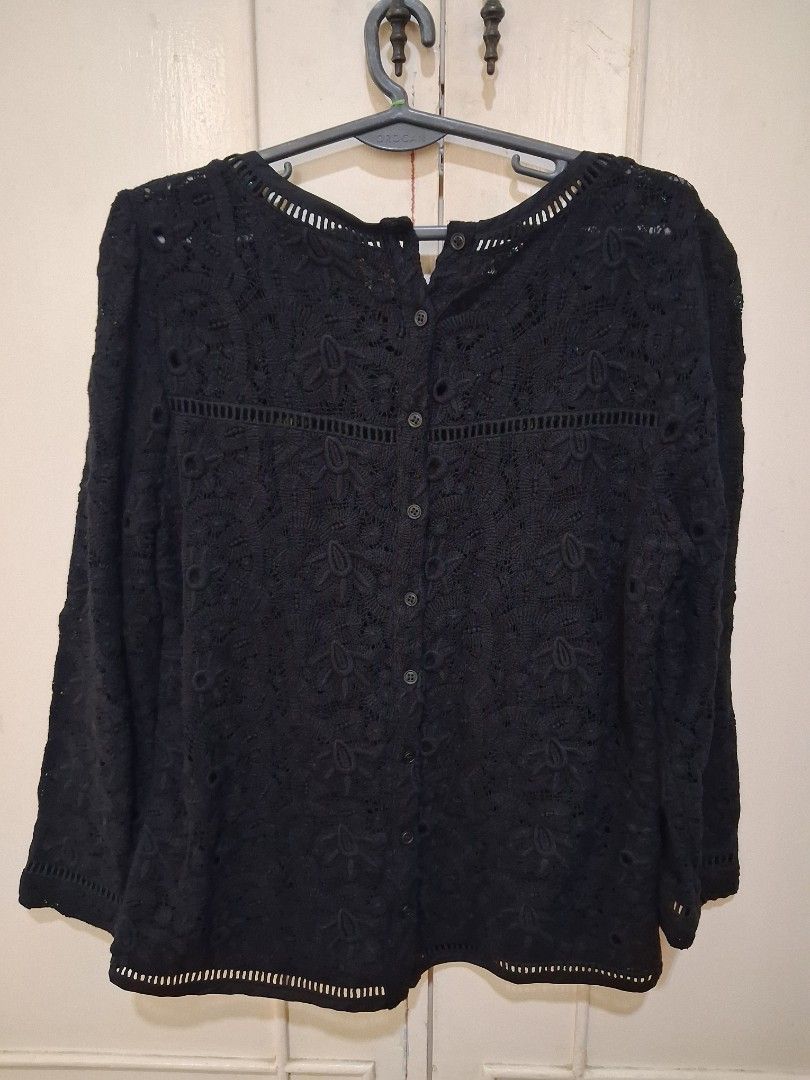 Massimo Dutti Black Lace Button-Up Long Sleeve Blouse (Category: Blouses) located in Santa Maria. Submitted by bax19 (Listing ID 1460583935, Image 3). Description: - Brand: Massimo Dutti - Color: Black - Material: Lace - Style: Button-up blouse - Sleeves: Long sleeves - Details: Floral pattern with cut-out details on neckline, cuffs, and hem - Versatility: Perfect for layering or wearing on its own, dress up or down.