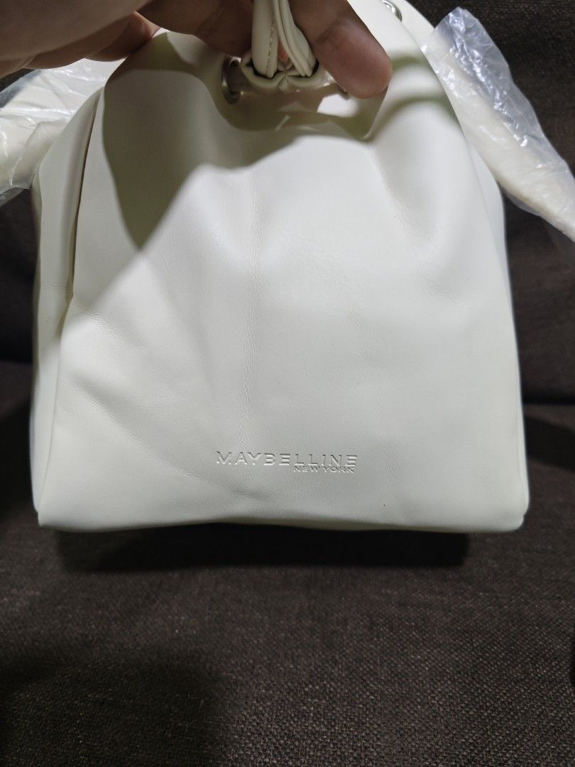 Maybelline mini bucket bag (Category: Cross-body Bags) located in Pili. Submitted by zaneombao03491 (Listing ID 1460645922, Image 2). Description: .