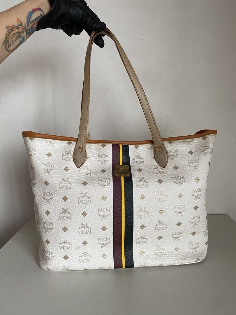 Mcm tote bag (Category: Looking For) located in Valenzuela. Submitted by leneluxe (Listing ID 1460572567, Image 1). Description: Mcm tote bag Leather material Minimal signs of use only Plsss check all posted pictures Korea source .