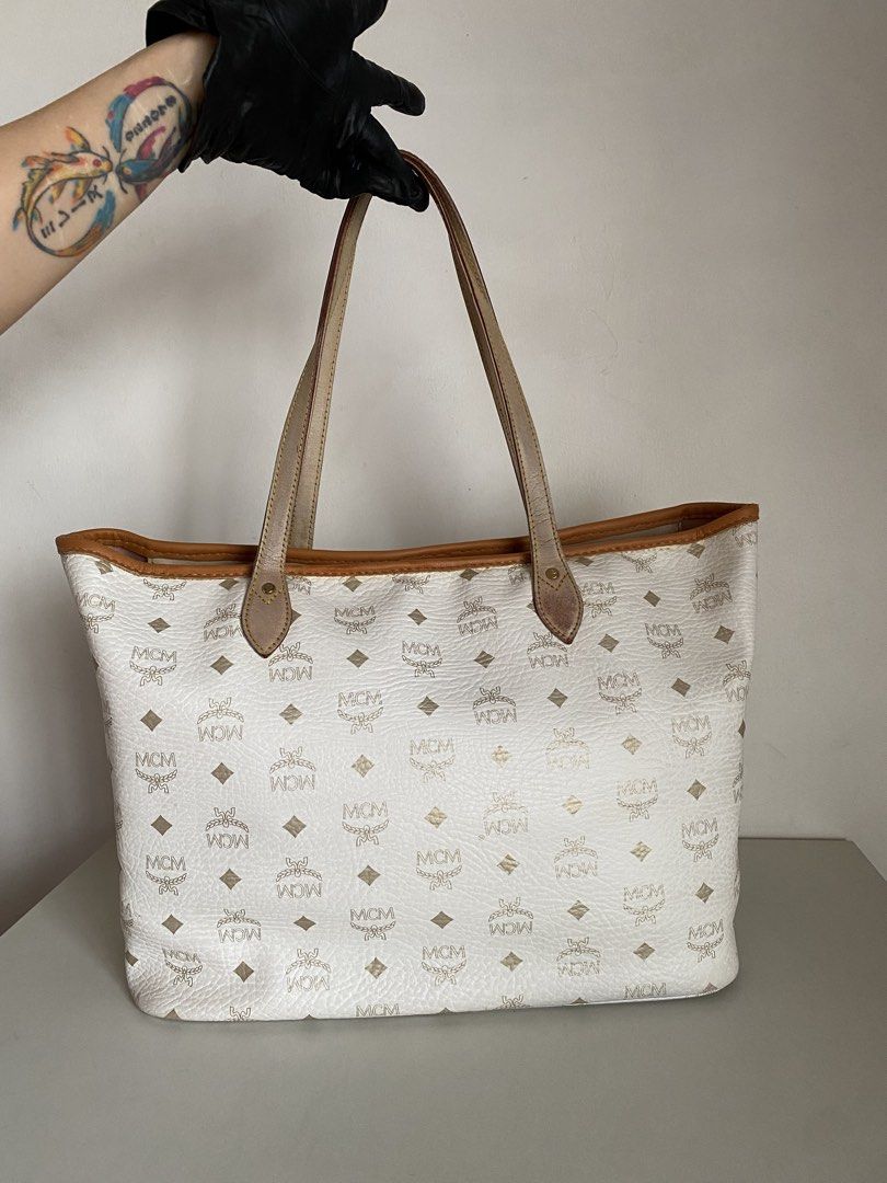 Mcm tote bag (Category: Looking For) located in Valenzuela. Submitted by leneluxe (Listing ID 1460572567, Image 2). Description: Mcm tote bag Leather material Minimal signs of use only Plsss check all posted pictures Korea source .