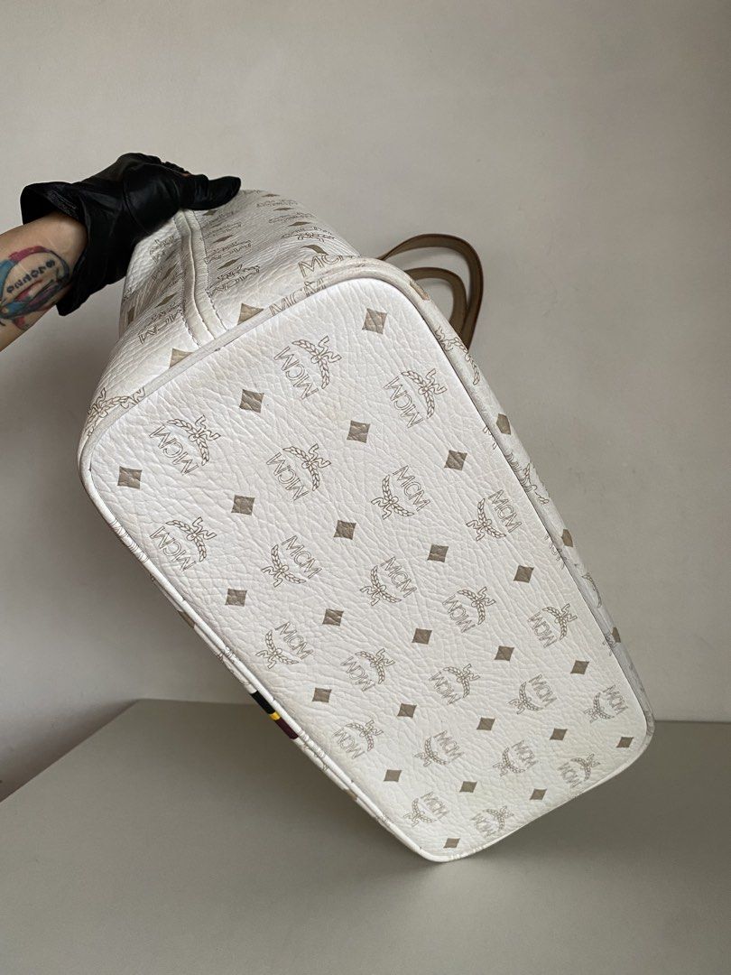 Mcm tote bag (Category: Looking For) located in Valenzuela. Submitted by leneluxe (Listing ID 1460572567, Image 3). Description: Mcm tote bag Leather material Minimal signs of use only Plsss check all posted pictures Korea source .