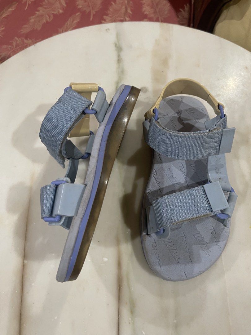 Melissa papete rider size 5 (BLUE) (Category: Flats & Sandals) located in Quezon City. Submitted by shopnkeep (Listing ID 1460595672, Image 3). Description: authentic melissa papete rider Selling 1300 Blue Mop: bpi gcash Shipping: c/o buyer loc qc.