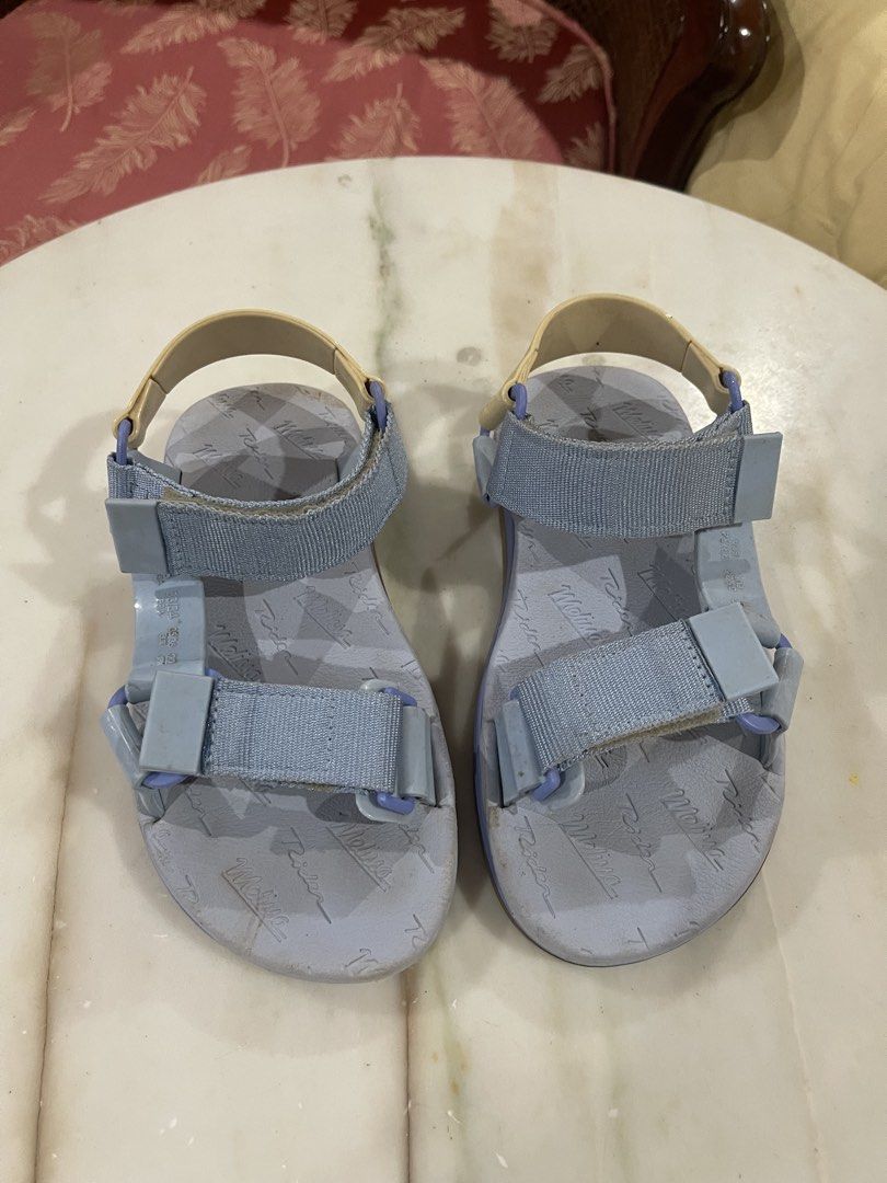 Melissa papete rider size 5 (BLUE) (Category: Flats & Sandals) located in Quezon City. Submitted by shopnkeep (Listing ID 1460595672, Image 2). Description: authentic melissa papete rider Selling 1300 Blue Mop: bpi gcash Shipping: c/o buyer loc qc.