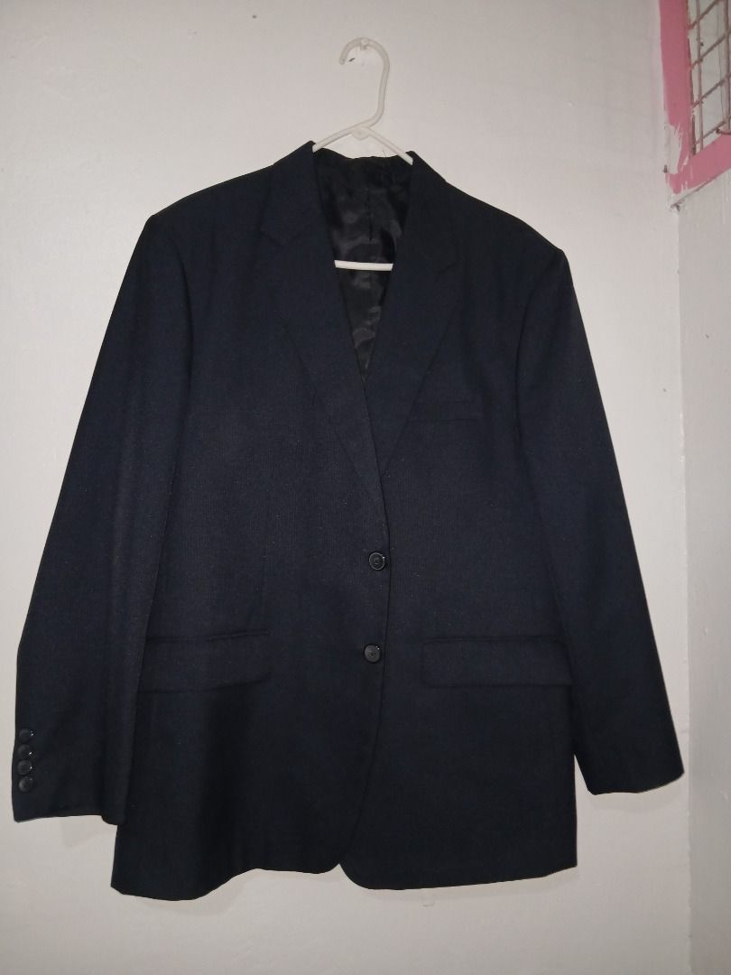 Men's Grey Blazer (Category: Coats, Jackets and Outerwear) located in Manila. Submitted by cosmicturtle.d1b615 (Listing ID 1460652058, Image 2). Description: Classic grey blazer. Two front pockets and three buttons. Fully lined interior. Great for formal or casual wear. Good condition..