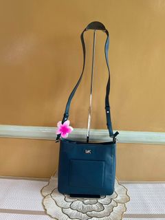 (Category: ) located in . Submitted by bellafashion08 (Listing ID 1460666197, Image 1). Description: .