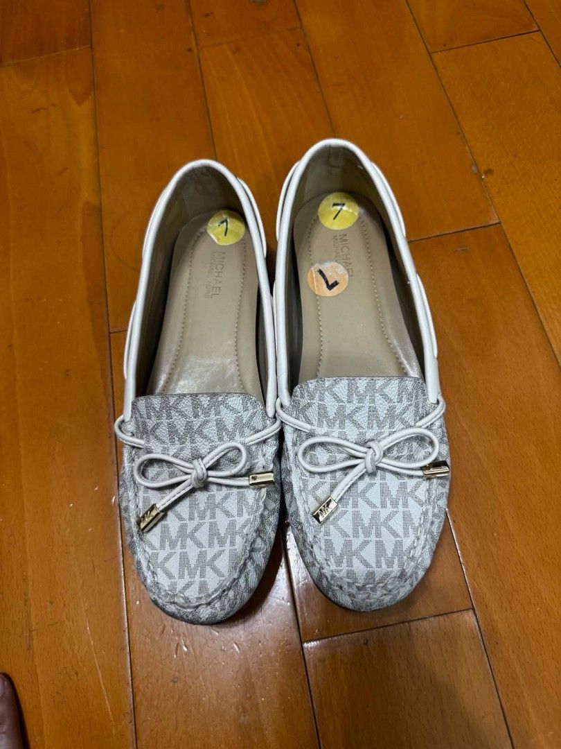 Michael Kors Monogram Flats Size 7 (Category: Flats & Sandals) located in Manila. Submitted by yandab (Listing ID 1460670693, Image 1). Description: - Michael Kors monogram flats - Size: 7 - Color: White and grey pattern - Features: Cute bow detail, gold hardware - Style: Easy slip-on - Ideal for: Everyday wear.