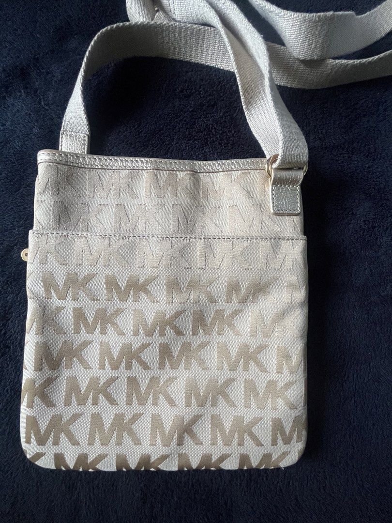 Michael Kors Slingbag (Category: Cross-body Bags) located in Manila. Submitted by _stylefinds_ (Listing ID 1460543221, Image 3). Description: .