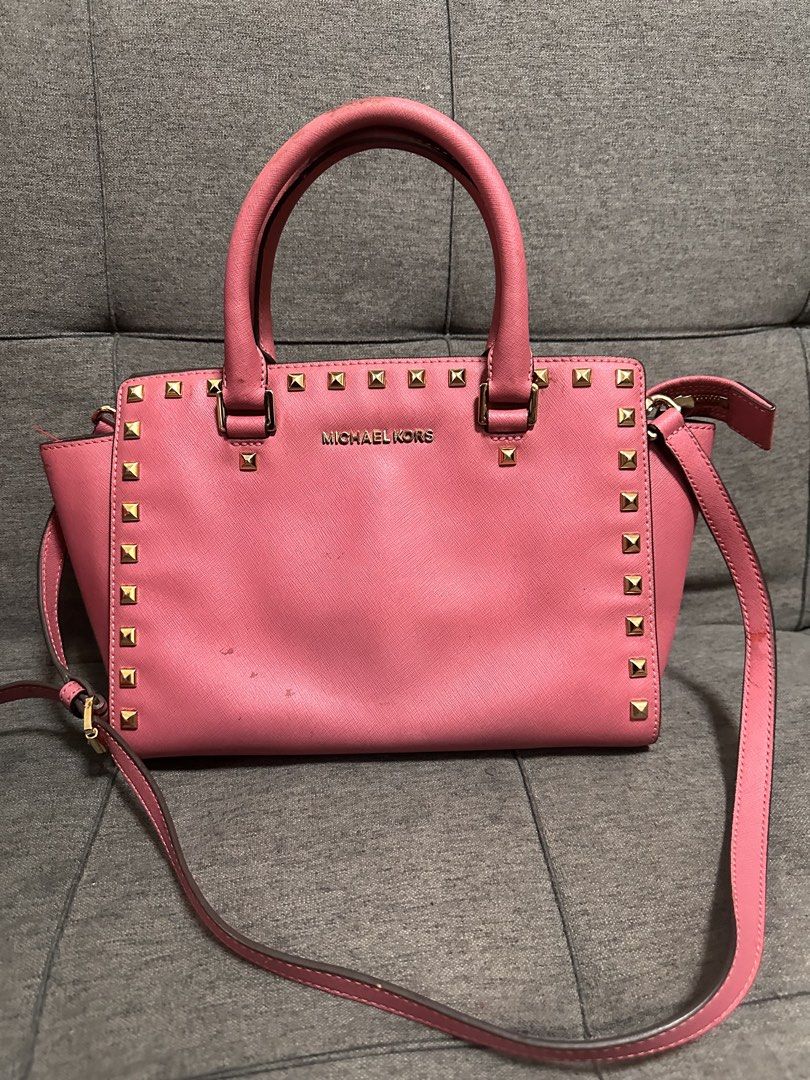 Michael Kors two-way bag (Category: Cross-body Bags) located in Batangas. Submitted by stopandshopforluxury (Listing ID 1460517805, Image 1). Description: Guaranteed Original 💯 Sign of use at the back, parang may dumi, needs cleaning only. No major flaws What you see is what you get. Shipping via Lalamove, J&T, and LBC Disclaimer: This is a preloved bag. Actual condition is shown in photos. Expect normal signs of wear. Colors may slightly vary d