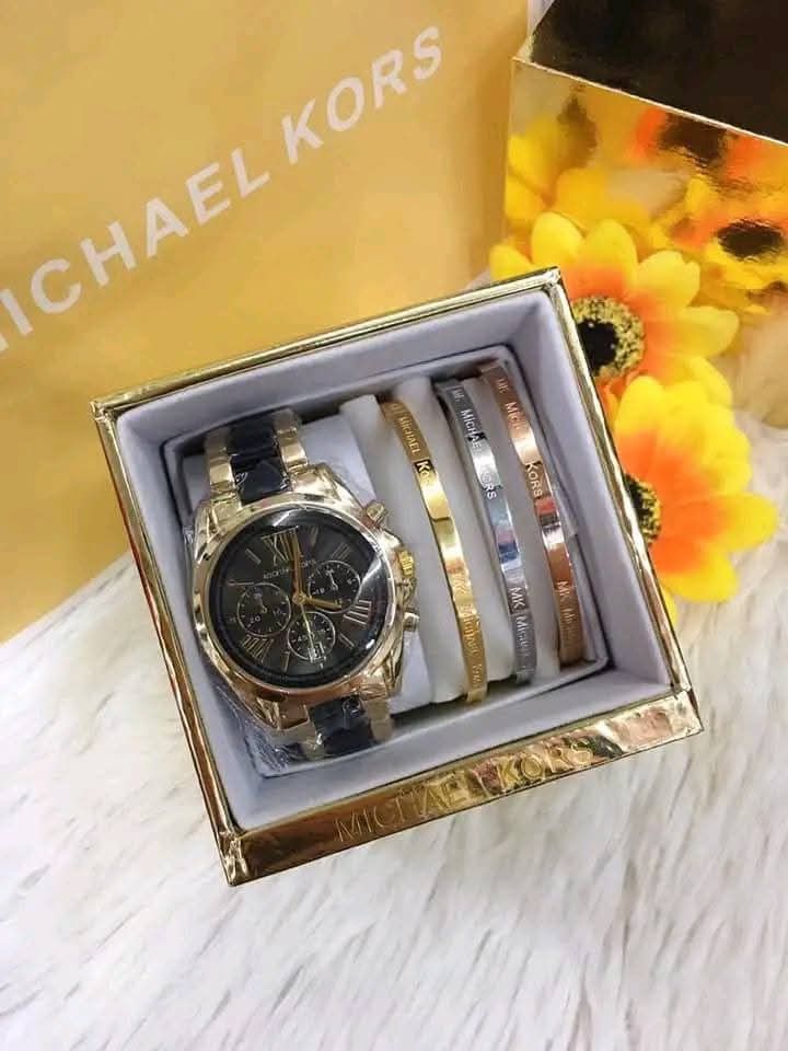Michael Kors Watch and Bracelet Set (Category: Women's Watches) located in Manila. Submitted by ddg_s (Listing ID 1460617204, Image 3). Description: NEW ARRIVAL PREMIUM ₱1550 set 📌w/h box and paper bag) ✅Ceramic/Baterry Operated ✅water resistant YUNG QUALITY/SIZE/FUNCTION SAME TO ORIGINAL!! .