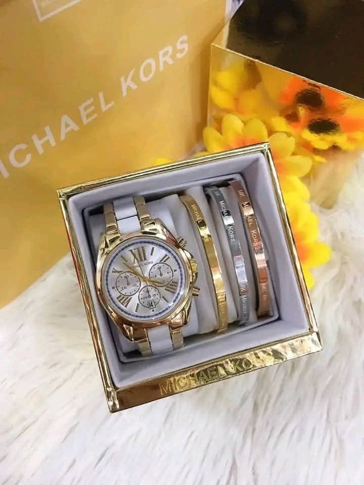 Michael Kors Watch and Bracelet Set (Category: Women's Watches) located in Manila. Submitted by ddg_s (Listing ID 1460617204, Image 2). Description: NEW ARRIVAL PREMIUM ₱1550 set 📌w/h box and paper bag) ✅Ceramic/Baterry Operated ✅water resistant YUNG QUALITY/SIZE/FUNCTION SAME TO ORIGINAL!! .