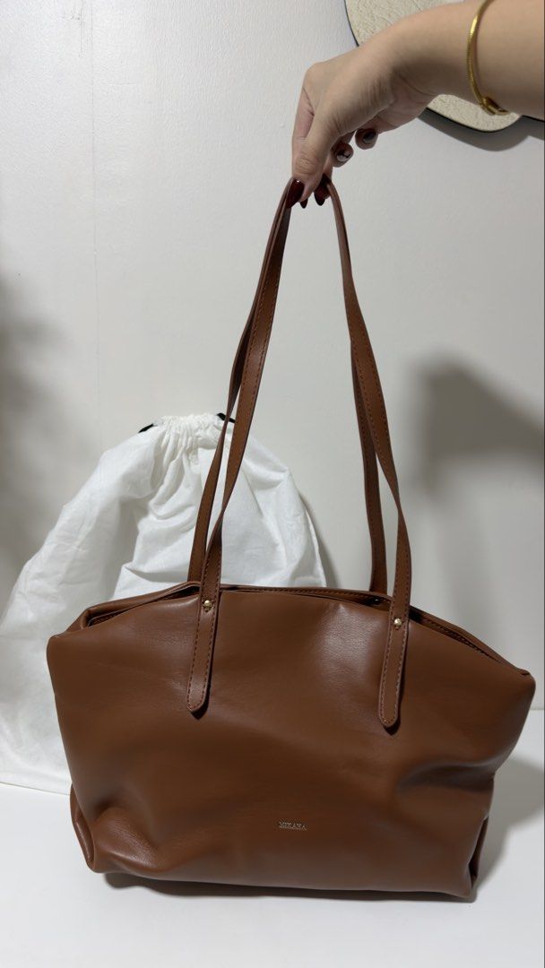 Mikana leather tote bag (Category: Tote Bags) located in Tarlac. Submitted by mileeeesss (Listing ID 1460633793, Image 2). Description: ❗️payment first policy ❗️ Mikana leather tote bag Selling for: 699 og price: 1,099 Why selling cheaper? • Super dami kong tambak, need na ma-dispose (affiliate si seller) • Video available — ginawan ko lang rin ng video para mapromote Payment & Delivery: • MOP: GCash • Meet-up: Teresa Tibag, Fiesta San Rafael, Ta