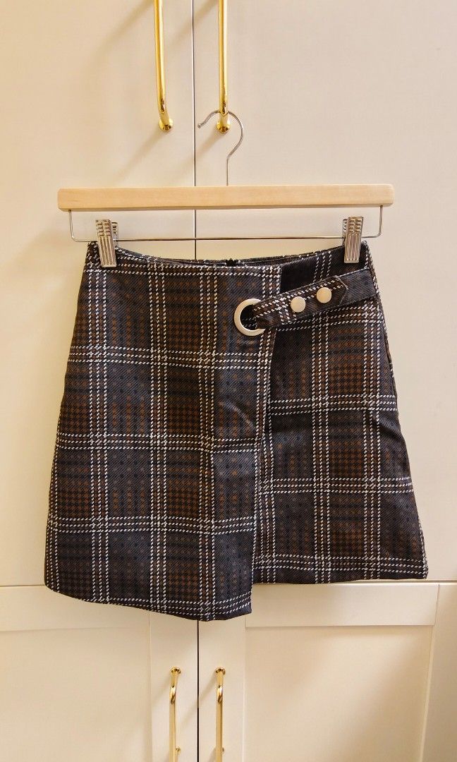 Milkshake Skirt (Category: Skirts) located in Manila. Submitted by ainejuln (Listing ID 1460608574, Image 1). Description: Decluttering my skirt Brand: Milkshake Size: Small (24 - 25 waistline) Price: 100 Meet-up / Delivery (sf to be shouldered by buyer).