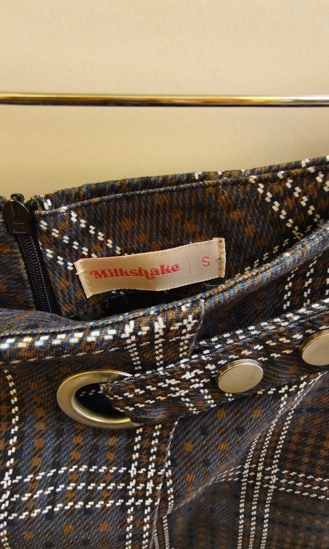 Milkshake Skirt (Category: Skirts) located in Manila. Submitted by ainejuln (Listing ID 1460608574, Image 3). Description: Decluttering my skirt Brand: Milkshake Size: Small (24 - 25 waistline) Price: 100 Meet-up / Delivery (sf to be shouldered by buyer).