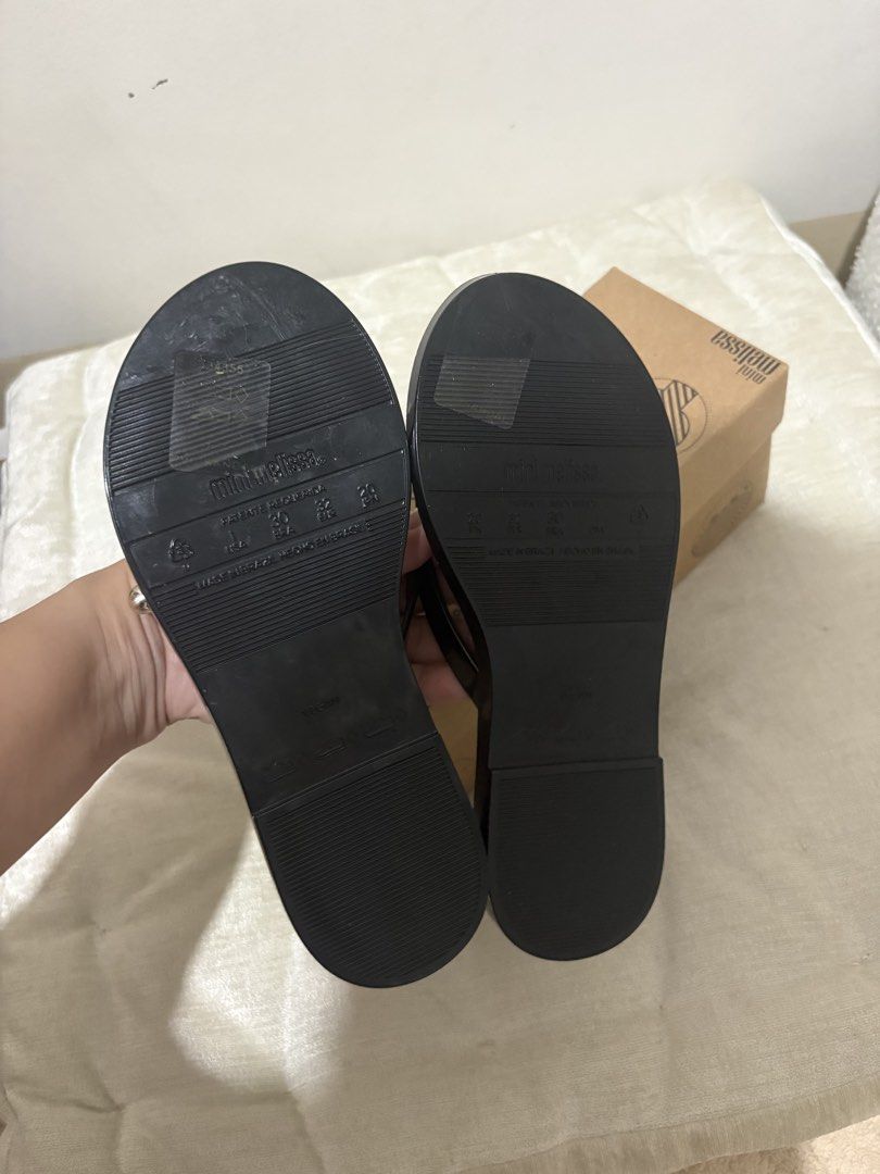 Mini Melissa Flip Flops Black Bow Detail Size 1 (Category: Babies & Kids Fashion) located in Bacoor. Submitted by merylcb (Listing ID 1460641210, Image 3). Description: US 1 Brand new - Black Mini Melissa flip flops - Features a cute bow detail with silver studs on the strap - Made of jelly material, easy to clean - Includes original box - Ideal for casual wear.