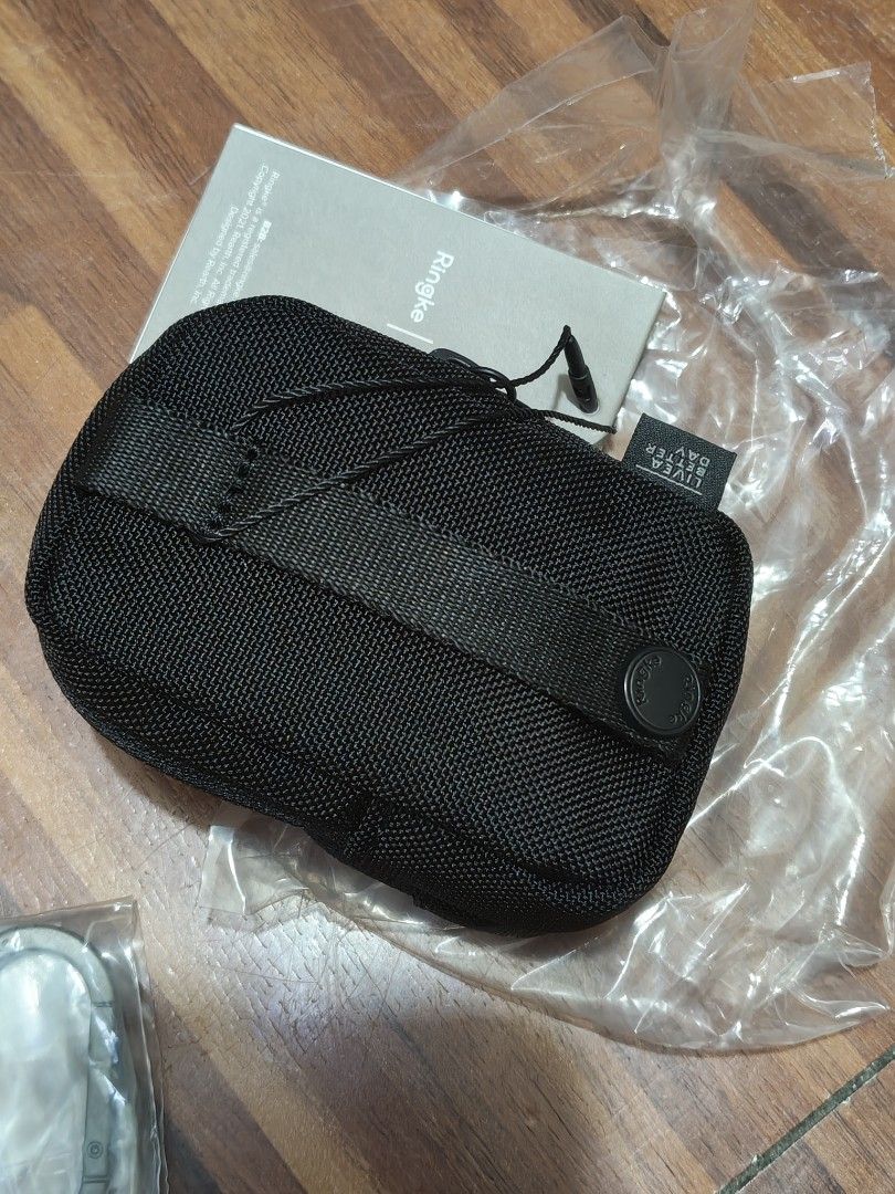 Mini pouch bag case new (Category: Other Gadgets) located in Quezon City. Submitted by xperialumia (Listing ID 1460614223, Image 2). Description: original ringke mini pouch.