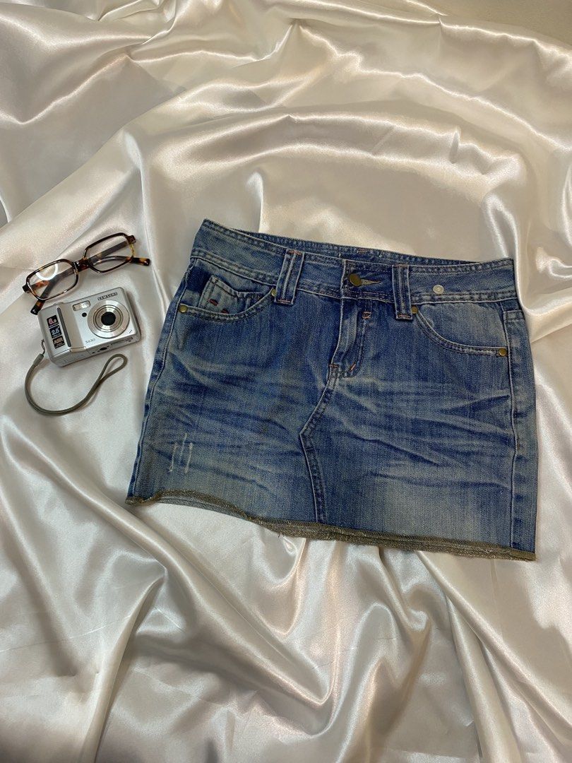 mini skirt (Category: Skirts) located in Valenzuela. Submitted by nixies.apparel (Listing ID 1460689823, Image 1). Description: ₱249 | 28-30 | length: 13 inches 💫.