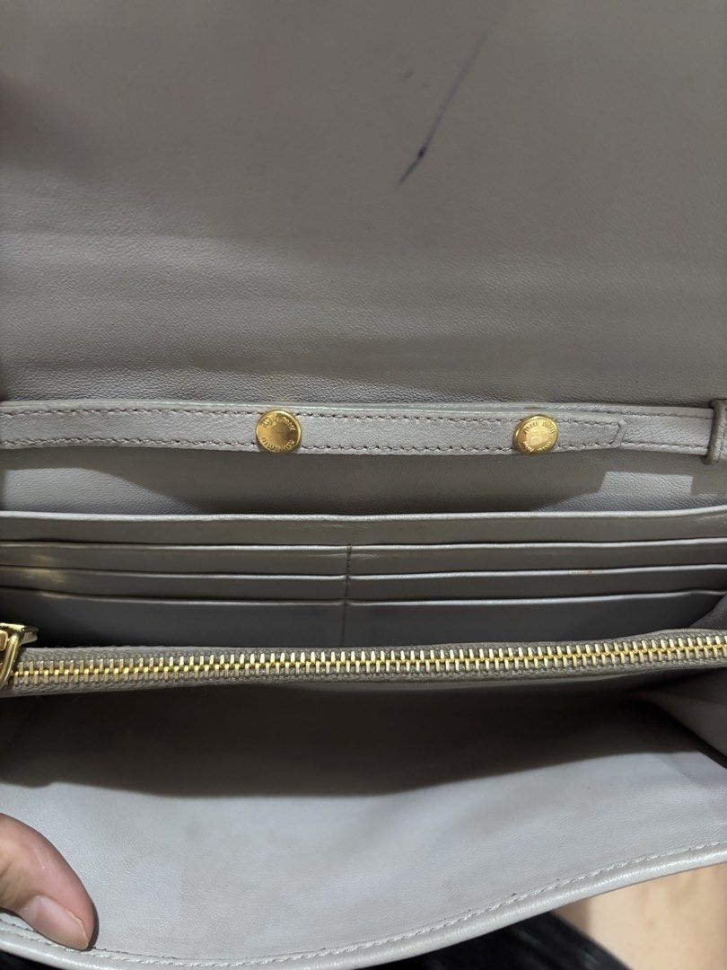 Miu miu wallet on chain (Category: Luxury Bags & Wallets) located in Dagupan City. Submitted by raregrail.co (Listing ID 1460628722, Image 3). Description: .