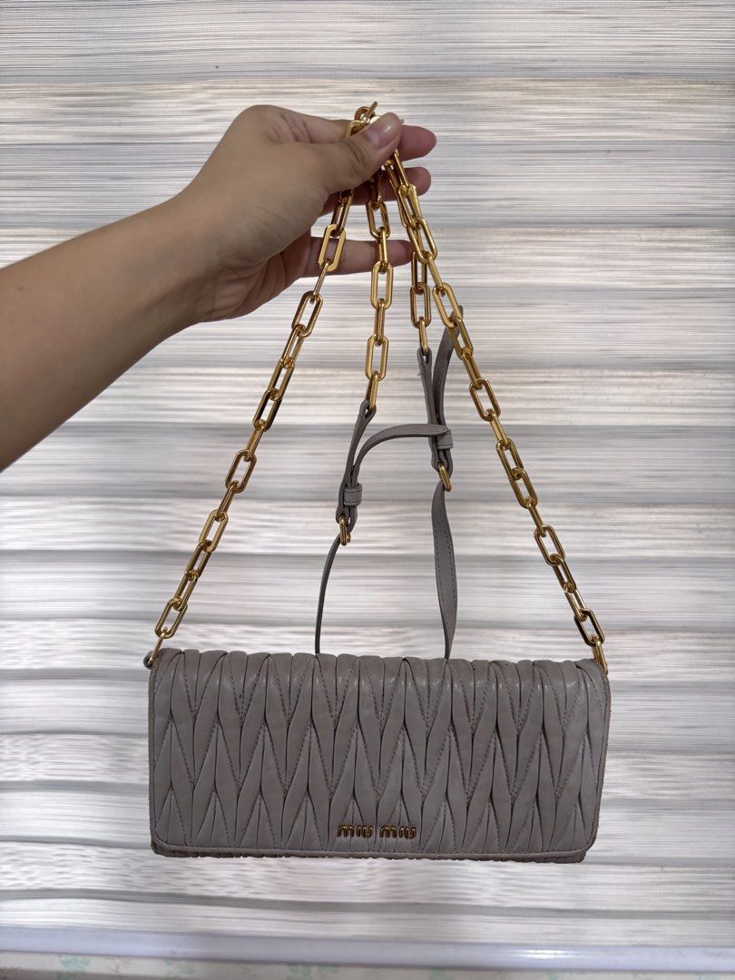 Miu miu wallet on chain (Category: Luxury Bags & Wallets) located in Dagupan City. Submitted by raregrail.co (Listing ID 1460628722, Image 1). Description: .
