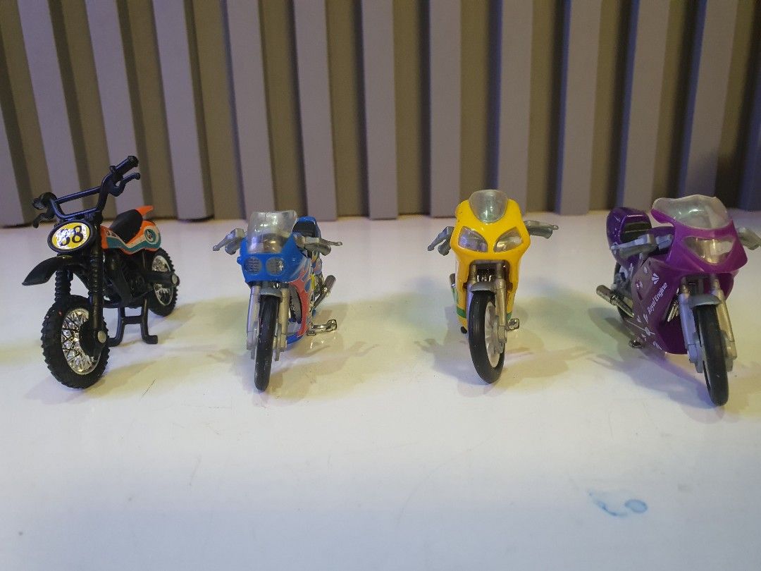 Mixed Plastic / Die cast motorcycle (Category: Vehicle & Diecast Models) located in Tarlac. Submitted by ziv_surplus (Listing ID 1460693531, Image 2). Description: Take all 180 php.