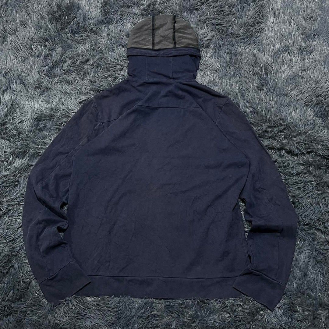 Mizuno Navy Blue Hoodie Jacket (Category: Coats, Jackets and Outerwear) located in Batangas. Submitted by jaylord_g (Listing ID 1460659205, Image 2). Description: - Mizuno hoodie jacket - Color: Navy Blue - Size: Large to XL (fits 22x29 inches) - Color condition: 8.5/10 - Note: Item needs to be washed - Location: Batangas City.