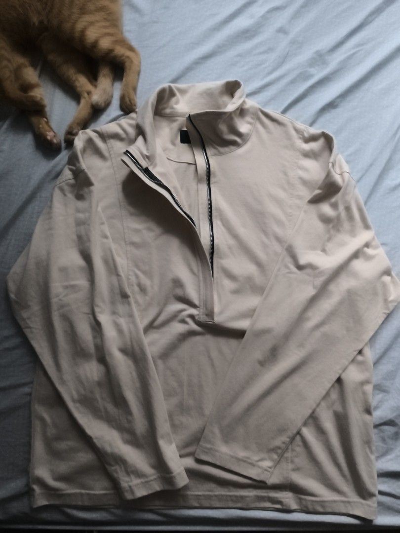 MN+LA HALF ZIP (Category: Coats, Jackets and Outerwear) located in Manila. Submitted by santiagoda07370 (Listing ID 1460576103, Image 1). Description: 24/25x28.