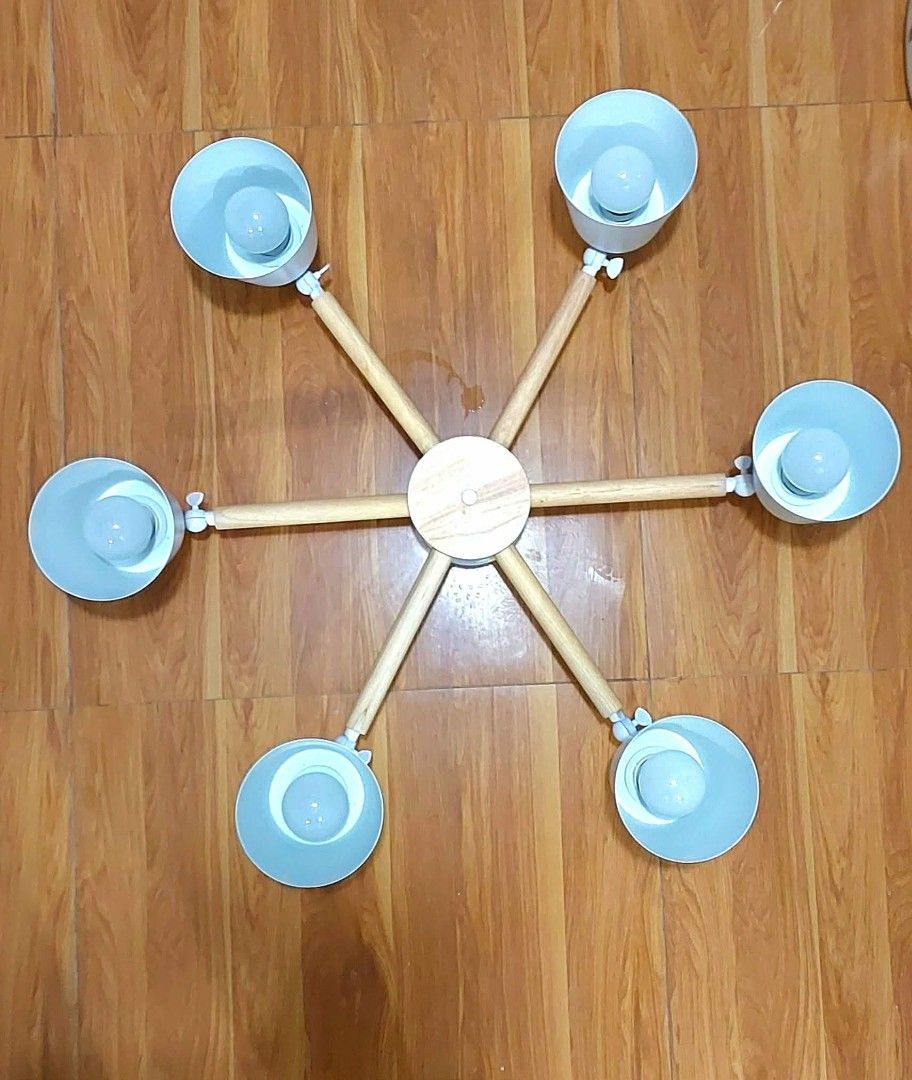 modern ceiling for living room (Category: Lighting) located in Cavite. Submitted by chuvaness (Listing ID 1460611780, Image 2). Description: modern style ceiling light 6 bulb color white.. good as new dn saglit lng nagamit kas nagpalit ng style ng ilaw .. nabili ko 1700 plus extra lamp cover 400 .. benta ko nlng 1200 ... please see the details nnd original prices 👌👌 FIXED PRICE NA PO YAN..