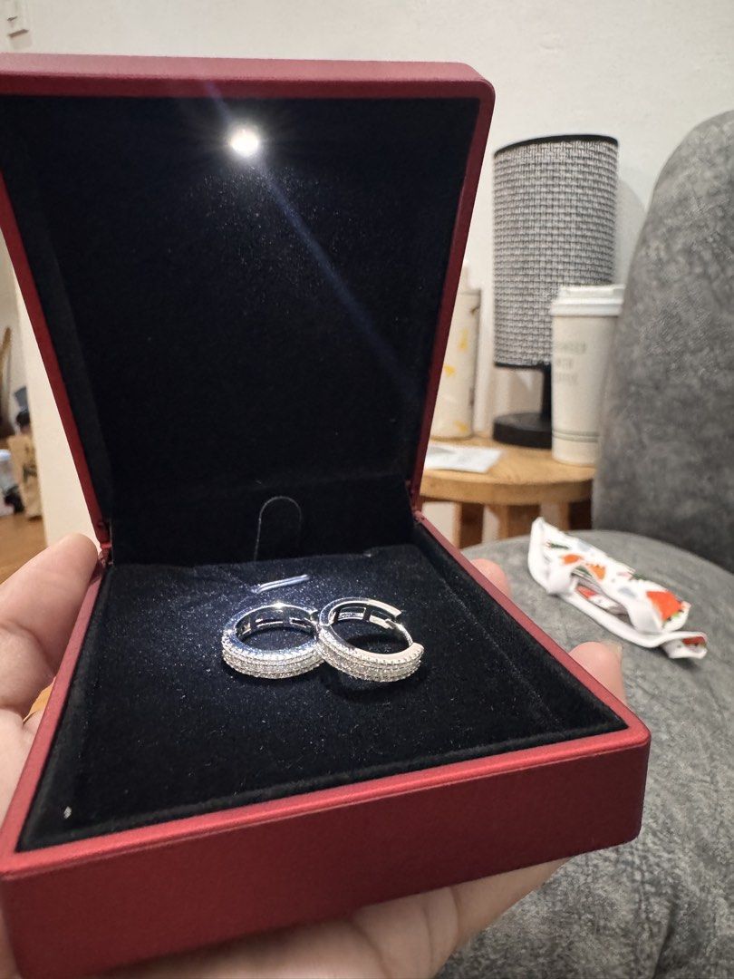 Moisannite earring good as new (Category: Other Accessories) located in Quezon City. Submitted by mommygweny (Listing ID 1460671613, Image 2). Description: Moissanite earring 925 Used once Bought 6,970 at luxxury white 12mm .