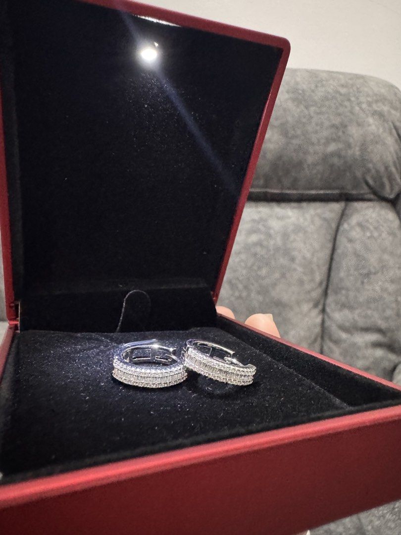 Moisannite earring good as new (Category: Other Accessories) located in Quezon City. Submitted by mommygweny (Listing ID 1460671613, Image 1). Description: Moissanite earring 925 Used once Bought 6,970 at luxxury white 12mm .