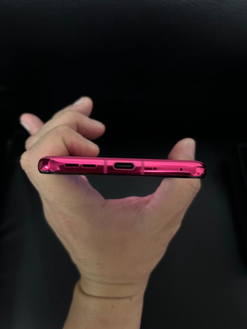 Motorola razr+ 2024 (Category: Motorola) located in Manila. Submitted by newforest_9a9c07 (Listing ID 1460532530, Image 3). Description: with box,wla lng po charger..makinis pa po.check photos nlng .