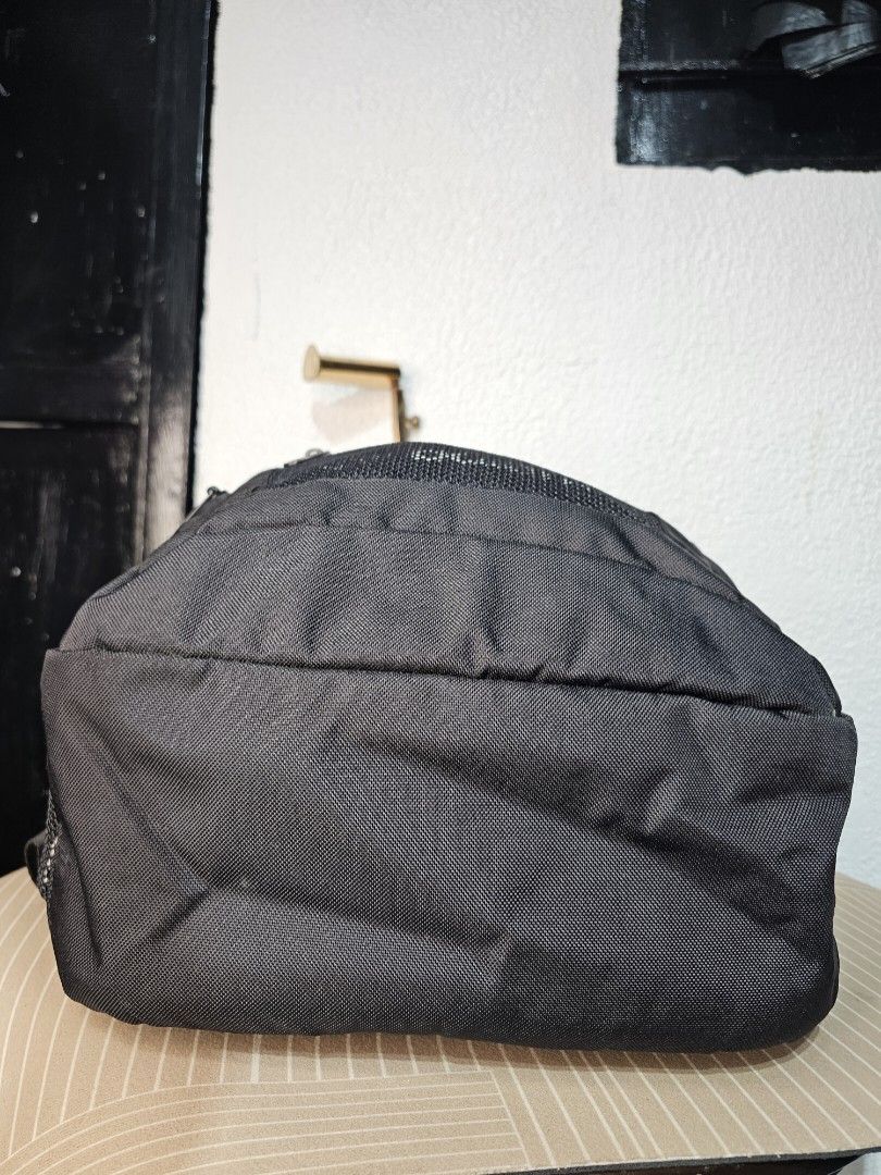 New Balance (Category: Backpacks) located in Baguio. Submitted by kayeonlineshop (Listing ID 1460561851, Image 3). Description: New Balance Bagpack Measurements L-46 cm W-31 cm.