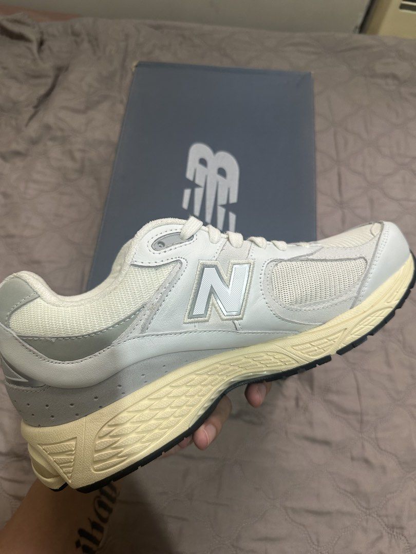 New Balance 2002r (Category: Sneakers) located in Paranaque City. Submitted by aarrrmartinez (Listing ID 1460643926, Image 3). Description: New Balance 2002r size 9 Bnew Original (nego).